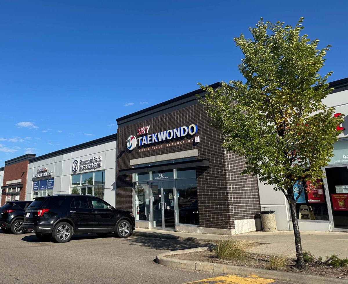 Sherwood Park Retail Bay for Lease – Aspen Plaza